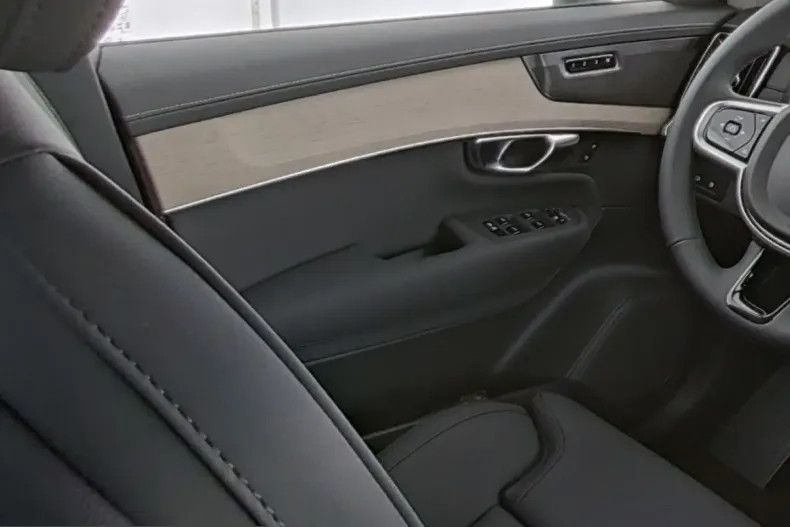 Volvo XC90 din 2025 cu 25.788 km - oferta VOL230308 - foto 12