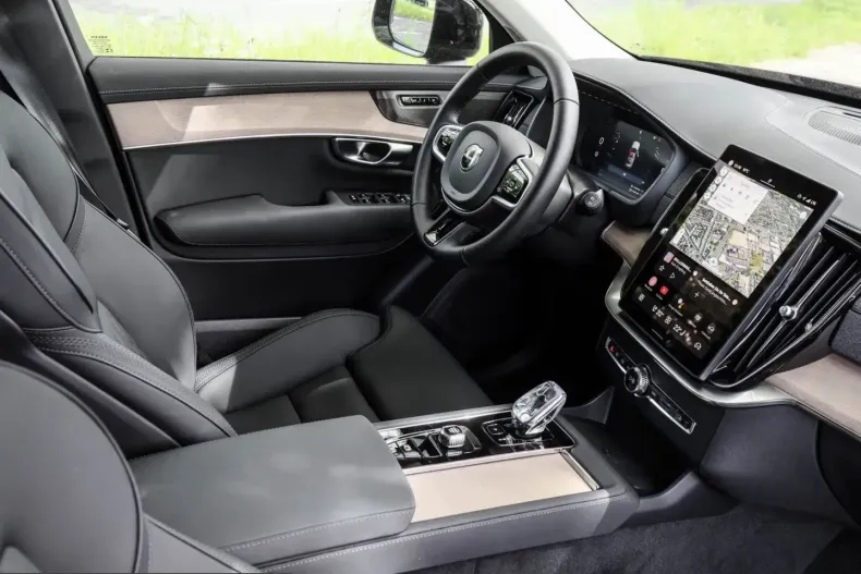 Volvo XC90 din 2025 cu 18.000 km - oferta VOL230312 - foto 3