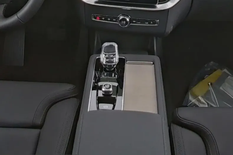 Volvo XC90 din 2025 cu 19.414 km - oferta VOL230316 - foto 9