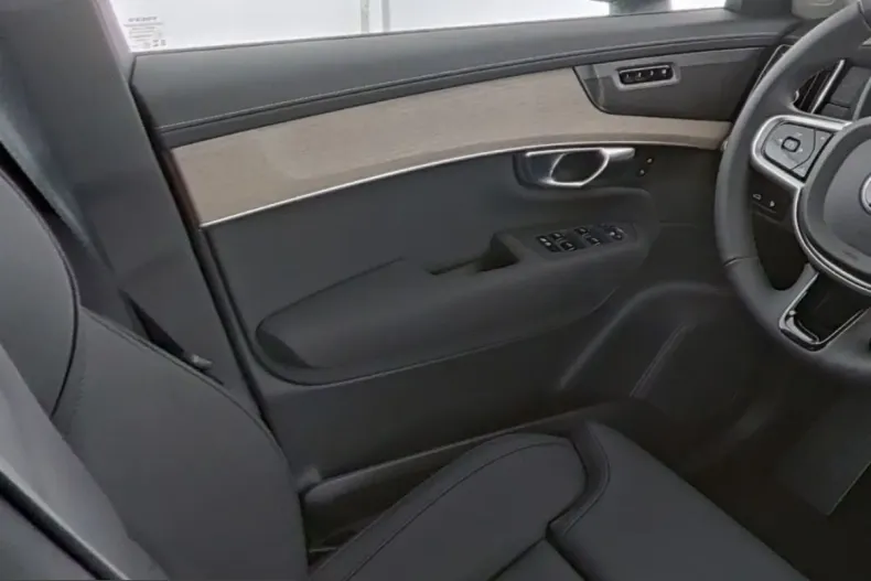 Volvo XC90 din 2025 cu 17.928 km - oferta VOL230323 - foto 12
