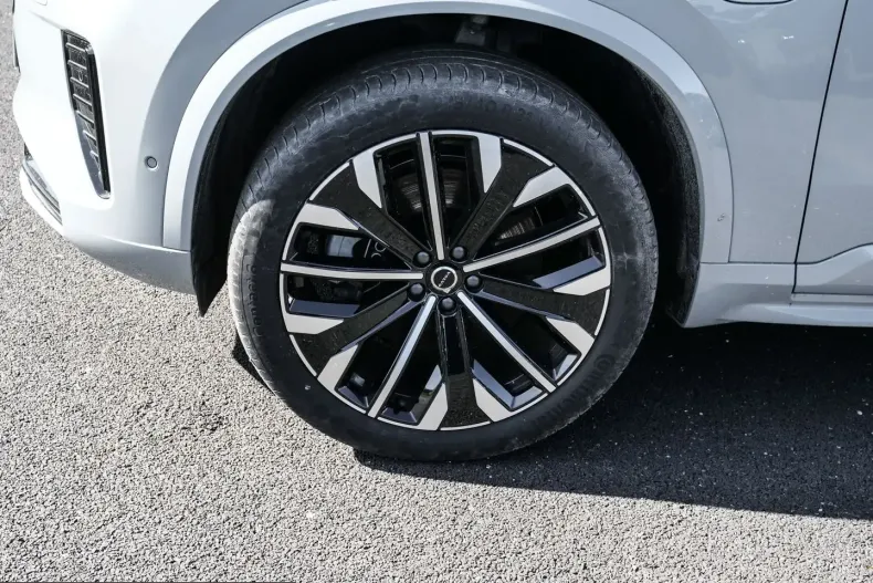 Volvo XC90 din 2025 cu 25.788 km - oferta VOL230324 - foto 4