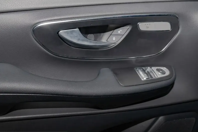 Mercedes-Benz V 300 (Clasa V) din 2025 cu 22.267 km - oferta MER230340 - foto 11