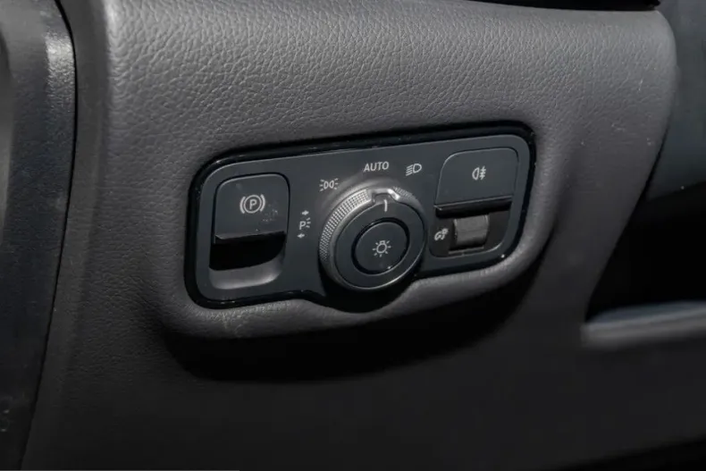 Mercedes-Benz V 300 (Clasa V) din 2025 cu 22.267 km - oferta MER230340 - foto 13