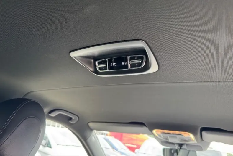 Mercedes-Benz V 300 (Clasa V) din 2025 cu 28.011 km - oferta MER230341 - foto 17