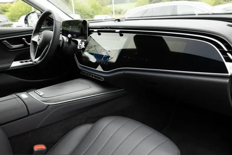 Mercedes-Benz E 300 (Clasa E) din 2025 cu 12.154 km - oferta MER230361 - foto 1