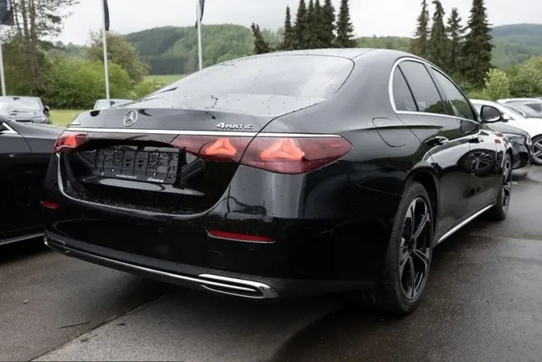 Mercedes-Benz E 300 (Clasa E) din 2025 cu 12.154 km - oferta MER230361 - foto 3