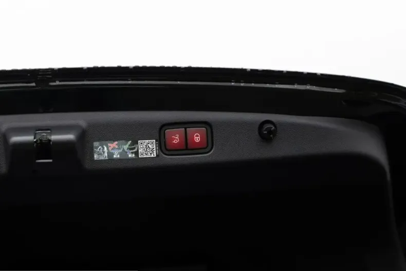 Mercedes-Benz E 300 (Clasa E) din 2025 cu 12.154 km - oferta MER230361 - foto 6