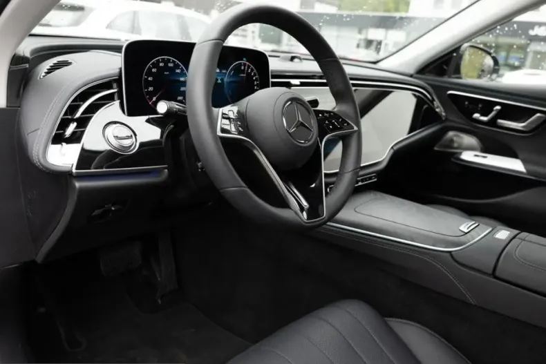 Mercedes-Benz E 300 (Clasa E) din 2025 cu 12.154 km - oferta MER230361 - foto 19