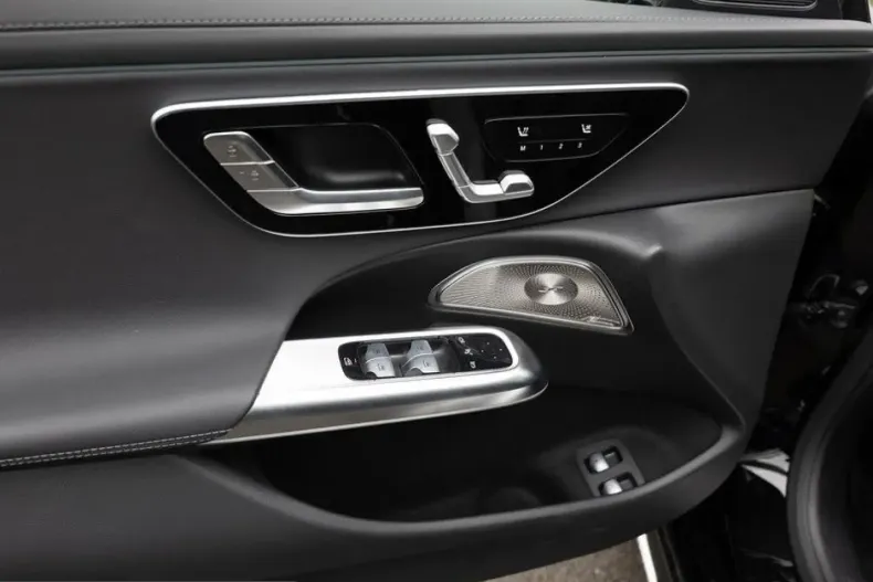 Mercedes-Benz E 300 (Clasa E) din 2025 cu 12.154 km - oferta MER230361 - foto 21
