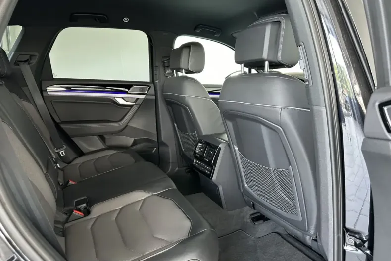 Volkswagen Touareg din 2022 cu 84.500 km - oferta VOL230369 - foto 18