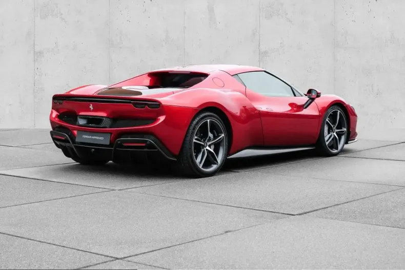 Ferrari 296 GTB din 2023 cu 5.672 km - oferta FER230381 - foto 6