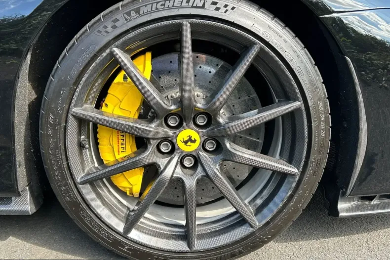 Ferrari SF90 din 2022 cu 5.500 km - oferta FER230382 - foto 9