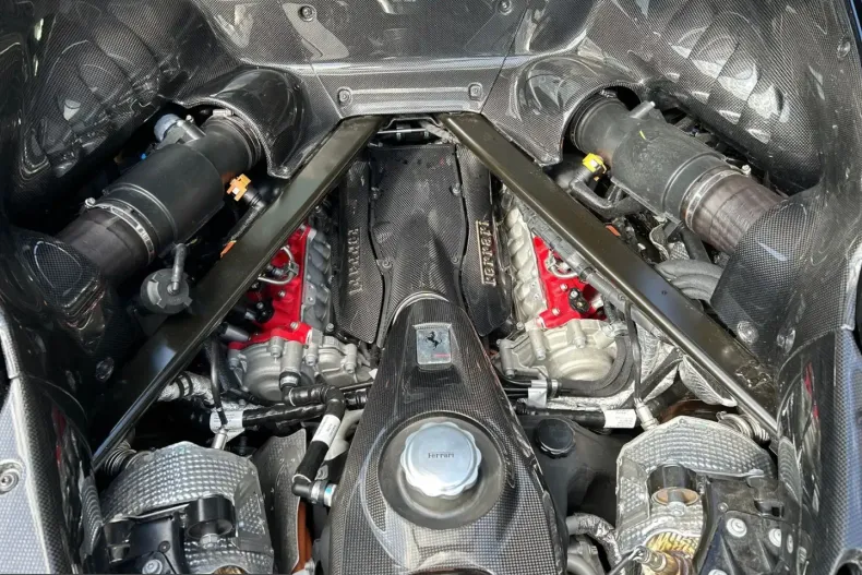 Ferrari SF90 din 2022 cu 5.500 km - oferta FER230382 - foto 15