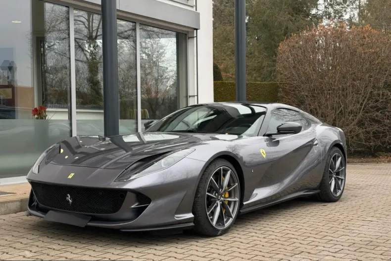 Ferrari 812 din 2021 cu 4.350 km - oferta FER230383 - foto 1