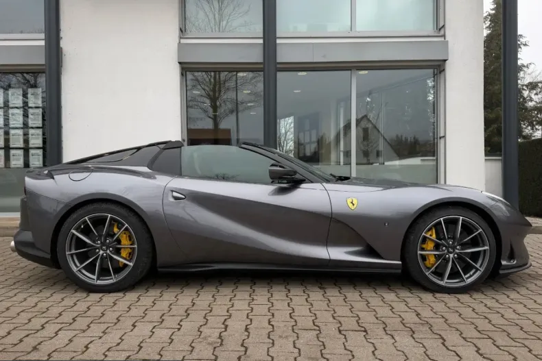 Ferrari 812 din 2021 cu 4.350 km - oferta FER230383 - foto 5