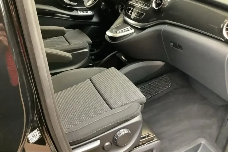 Mercedes-Benz V 300 (Clasa V) din 2024 cu 17.900 km - oferta MER230387 - foto 10