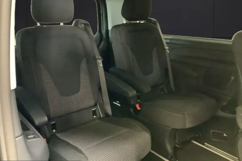 Mercedes-Benz V 300 (Clasa V) din 2024 cu 17.900 km - oferta MER230387 - foto 12