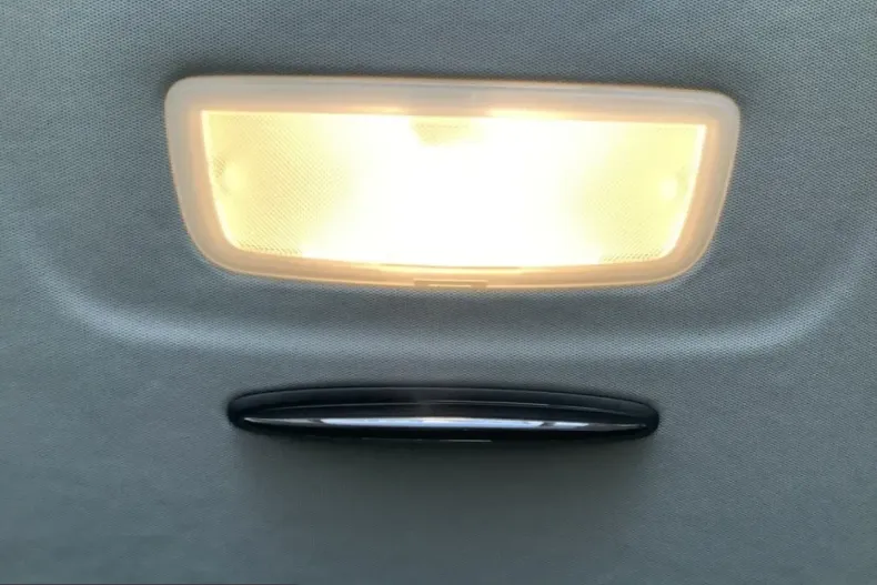 Mercedes-Benz V 300 (Clasa V) din 2024 cu 17.900 km - oferta MER230387 - foto 19