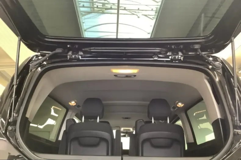 Mercedes-Benz V 300 (Clasa V) din 2024 cu 17.900 km - oferta MER230387 - foto 20