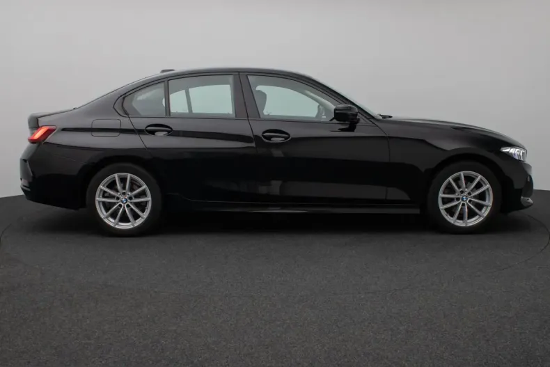 BMW 318i (Seria 3) din 2024 cu 42.585 km - oferta BMW230394 - foto 5