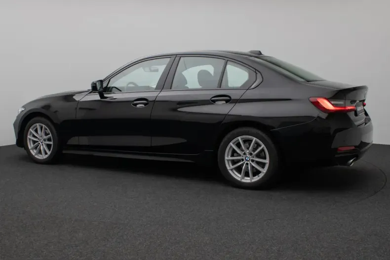 BMW 318i (Seria 3) din 2024 cu 42.585 km - oferta BMW230394 - foto 10