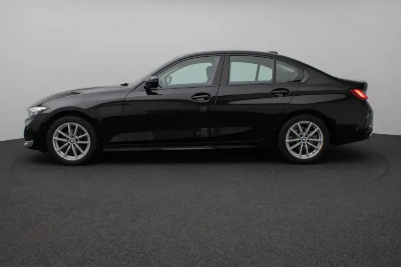 BMW 318i (Seria 3) din 2024 cu 42.585 km - oferta BMW230394 - foto 11