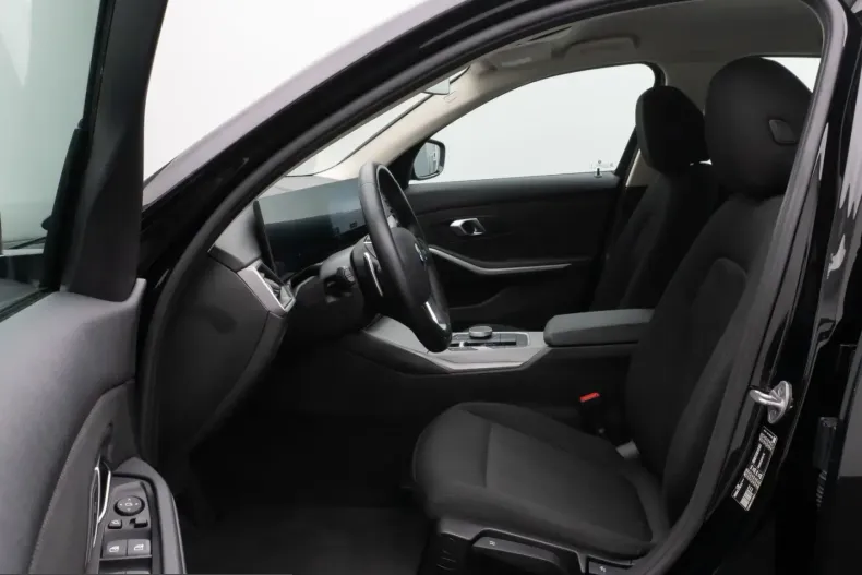 BMW 318i (Seria 3) din 2024 cu 42.585 km - oferta BMW230394 - foto 19