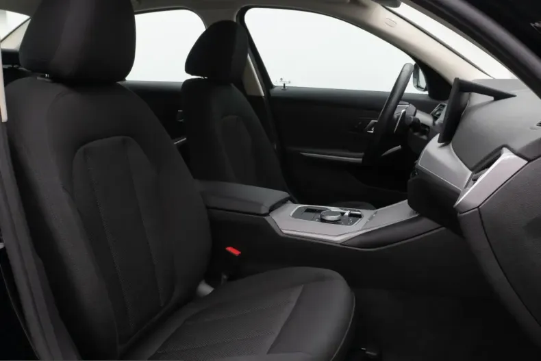 BMW 318i (Seria 3) din 2024 cu 42.585 km - oferta BMW230394 - foto 35