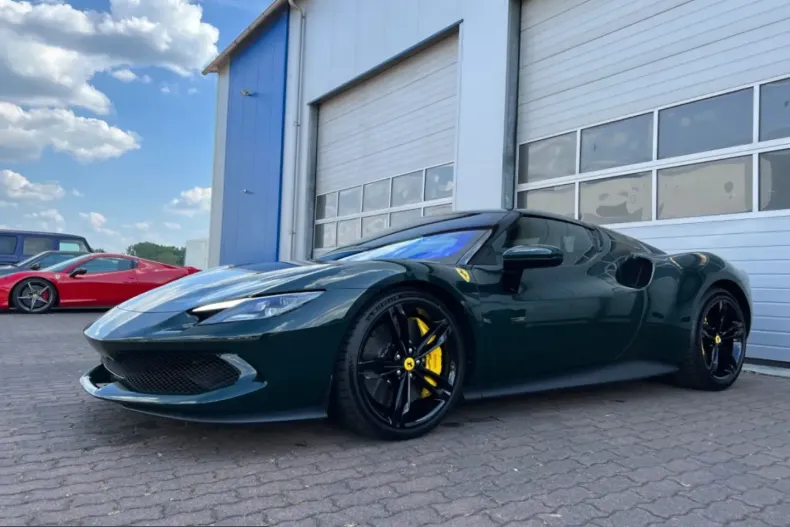 Ferrari 296 GTB din 2022 cu 8.000 km - oferta FER230404 - foto 1