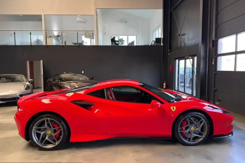 Ferrari F8 din 2021 cu 4.600 km - oferta FER230406 - foto 12