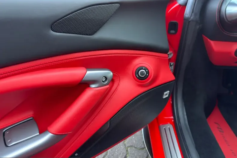 Ferrari F8 din 2021 cu 4.600 km - oferta FER230406 - foto 24