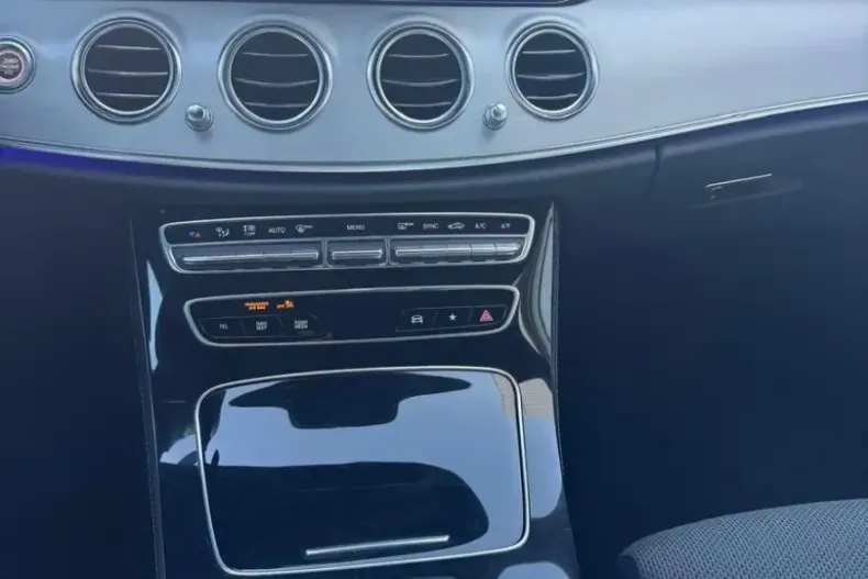 Mercedes-Benz E 220 (Clasa E) din 2022 cu 81.144 km - oferta MER230450 - foto 10