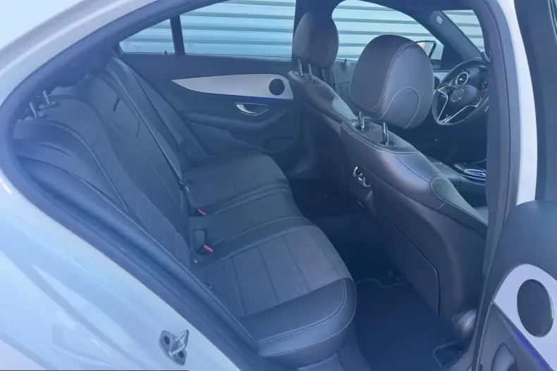 Mercedes-Benz E 220 (Clasa E) din 2022 cu 81.144 km - oferta MER230450 - foto 14
