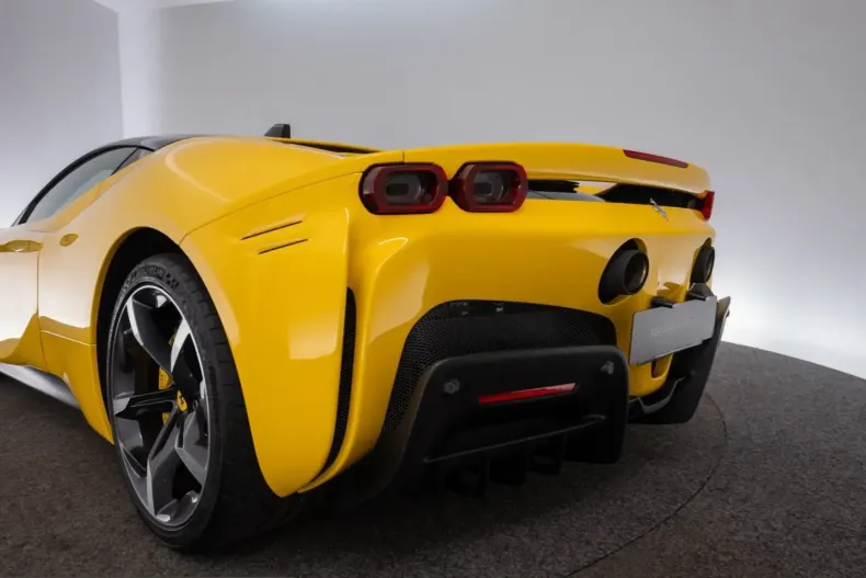 Ferrari SF90 din 2022 cu 7.300 km - oferta FER230455 - foto 6