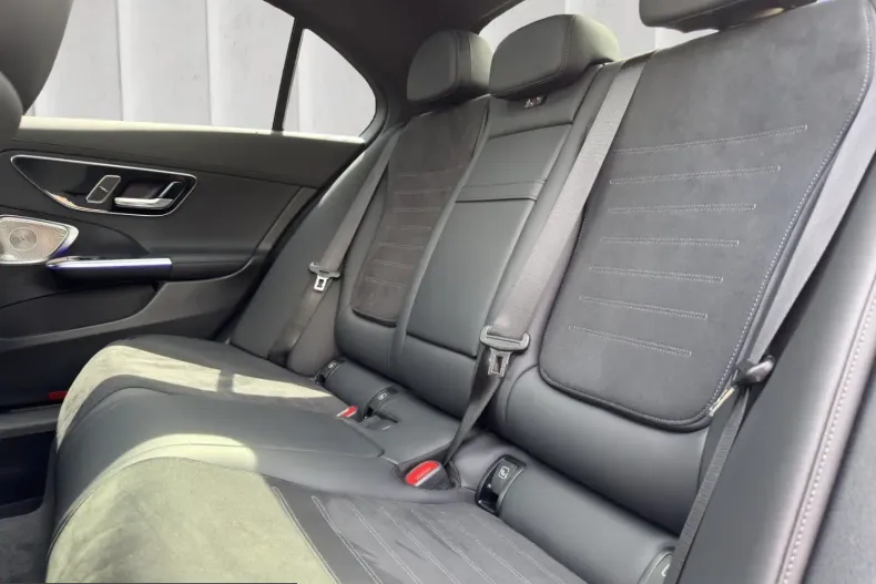 Mercedes-Benz C 300 (Clasa C) din 2025 cu 15.868 km - oferta MER230464 - foto 12