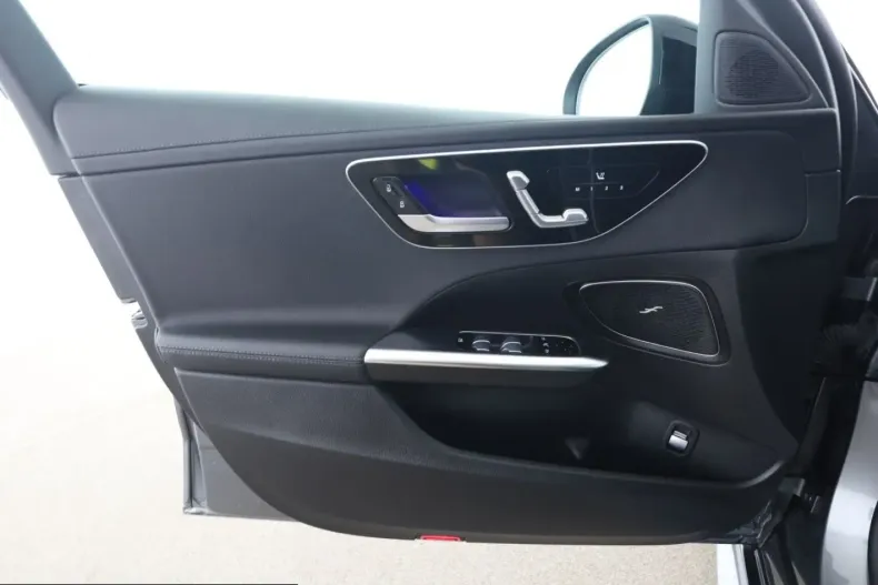 Mercedes-Benz C 300 (Clasa C) din 2025 cu 25.600 km - oferta MER230466 - foto 12
