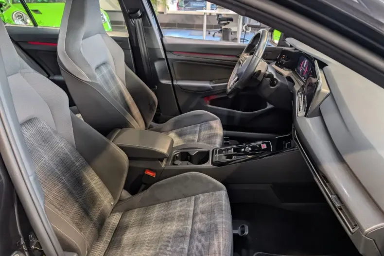 Volkswagen Golf din 2022 cu 67.000 km - oferta VOL230474 - foto 11