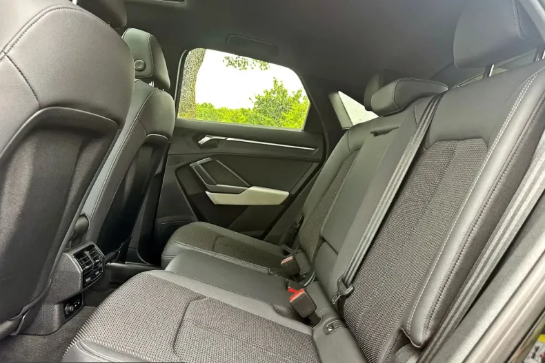 Audi Q3 din 2024 cu 14.790 km - oferta AUD230481 - foto 28
