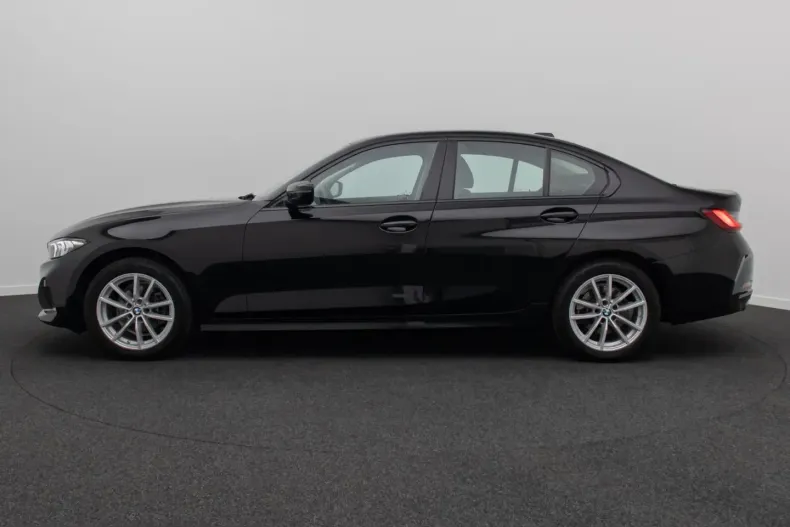 BMW 318i (Seria 3) din 2024 cu 42.329 km - oferta BMW230482 - foto 11