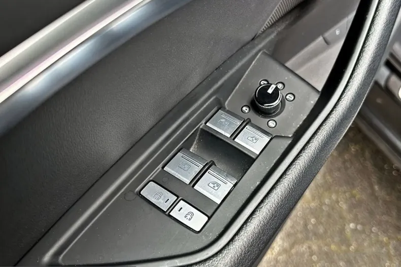 Audi Q8 e-tron din 2023 cu 61.980 km - oferta AUD230493 - foto 8