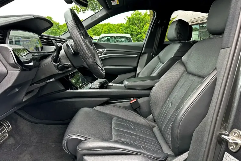 Audi Q8 e-tron din 2023 cu 61.980 km - oferta AUD230493 - foto 14
