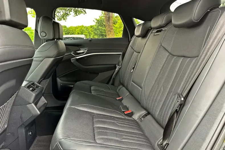 Audi Q8 e-tron din 2023 cu 61.980 km - oferta AUD230493 - foto 28
