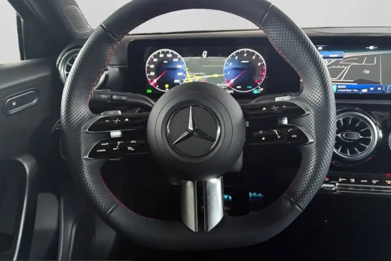 Mercedes-Benz A 200 (Clasa A) din 2024 cu 18.637 km - oferta MER230514 - foto 13