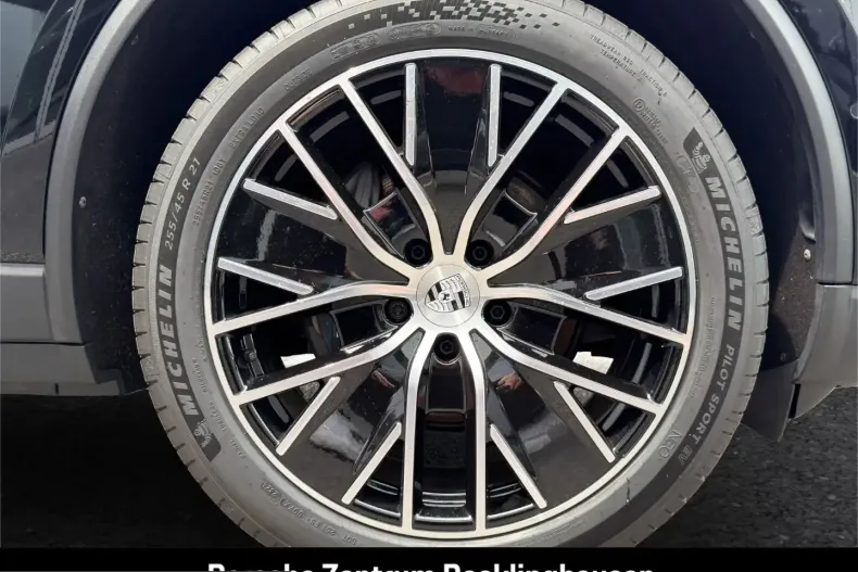Porsche Macan din 2024 cu 16.927 km - oferta POR230553 - foto 18