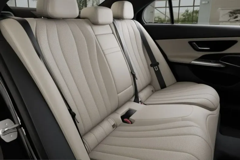 Mercedes-Benz E 220 (Clasa E) din 2025 cu 12.889 km - oferta MER230581 - foto 10