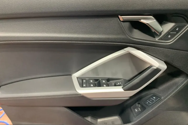 Audi Q3 din 2025 cu 21.600 km - oferta AUD230637 - foto 7