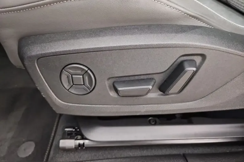 Audi Q3 din 2025 cu 10.848 km - oferta AUD230639 - foto 6