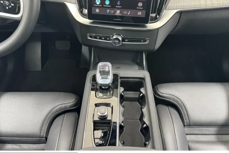 Volvo XC90 din 2025 cu 24.565 km - oferta VOL230667 - foto 6