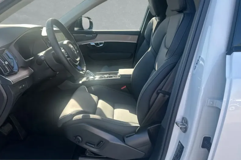 Volvo XC90 din 2025 cu 11.000 km - oferta VOL230669 - foto 4