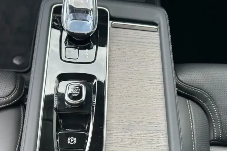 Volvo XC90 din 2025 cu 26.500 km - oferta VOL230670 - foto 32
